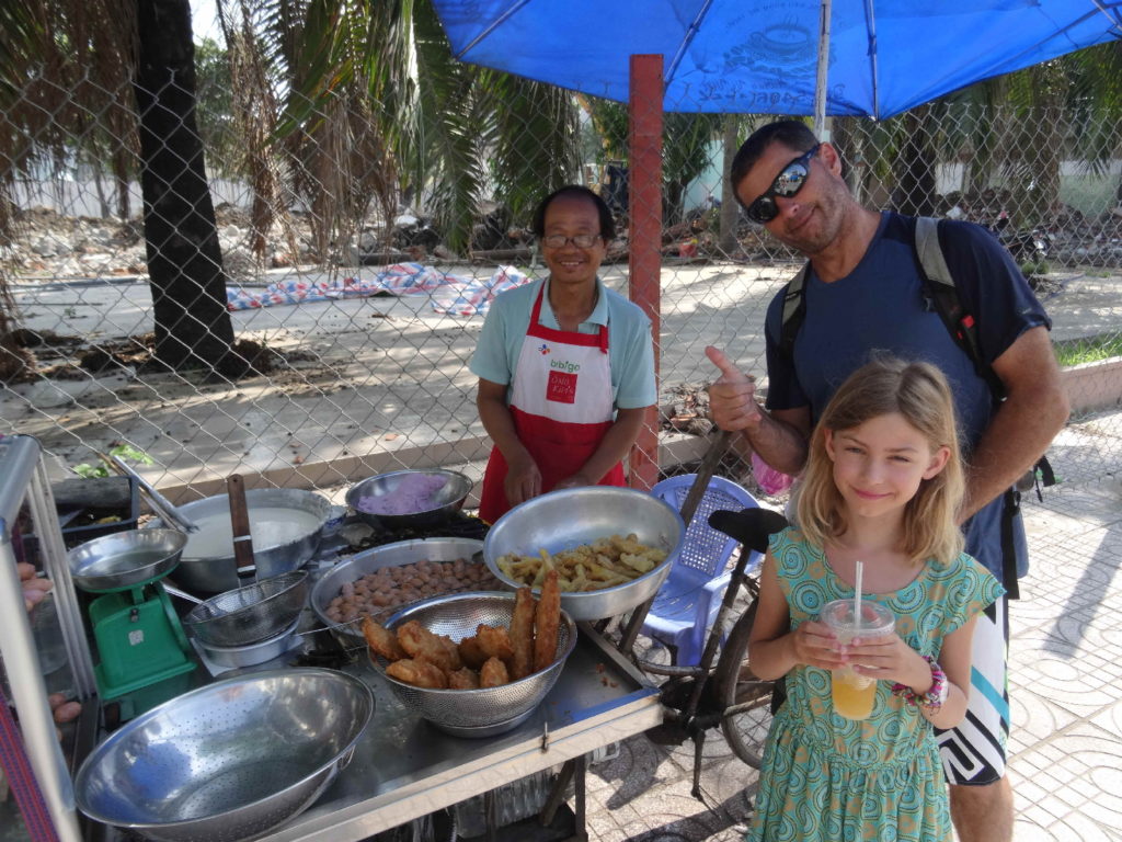 Petit-déjeuner dans les rues de Ho Chi Minh Saigon