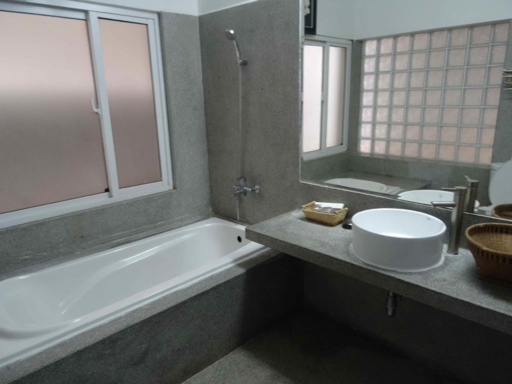 salle de bain Logement à Phnom Penh : Succo Gene Palace Boutique Hotel 