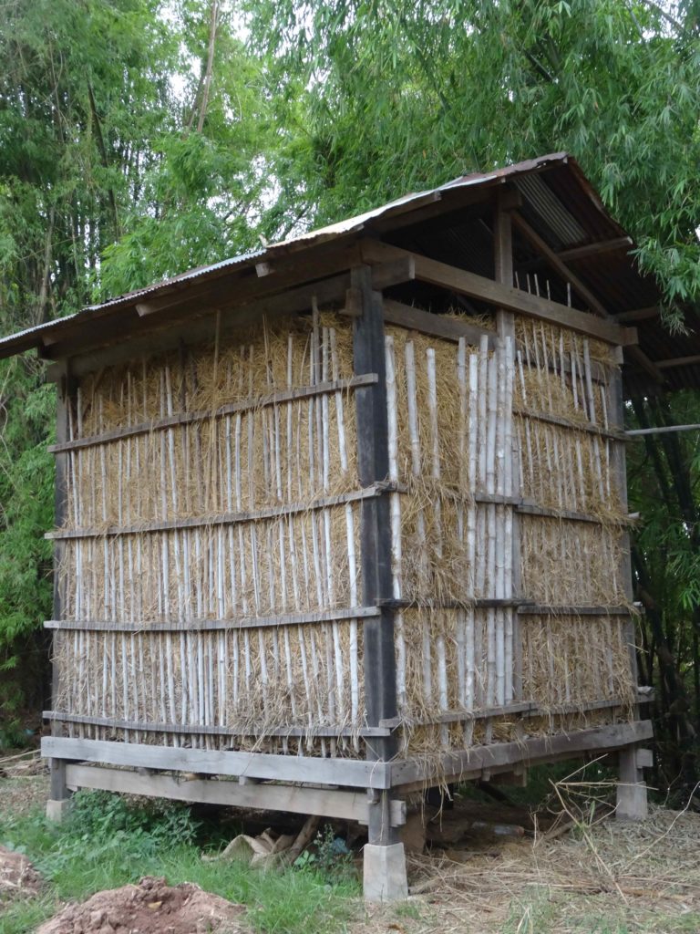 Maison en paille sur Koh Rong, l'île en face de Kratie