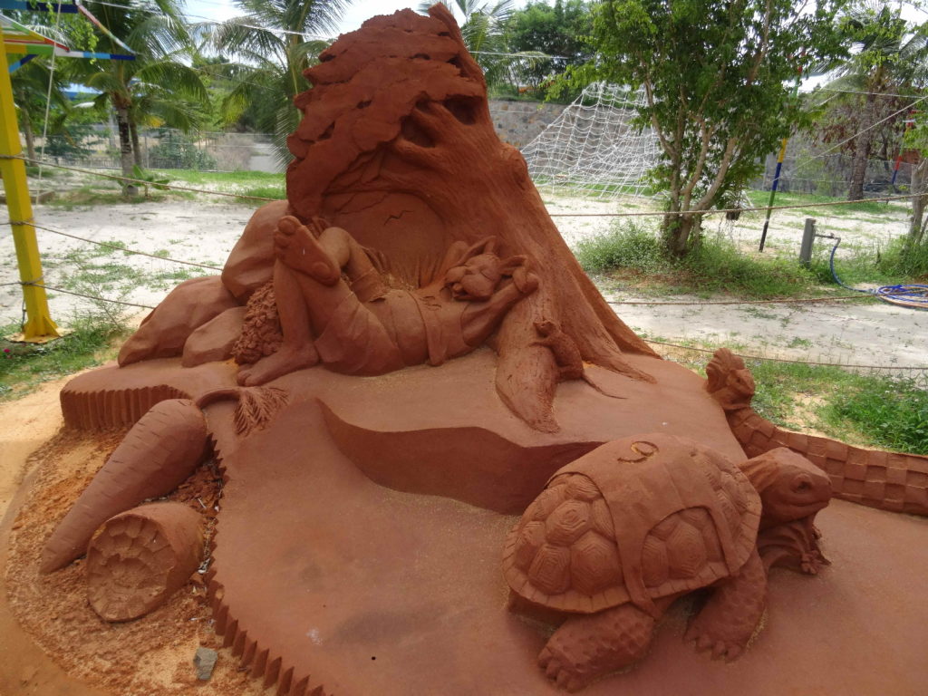 cong vien tuong cat forgotten world sculpture sable mui ne le lievre et la tortue