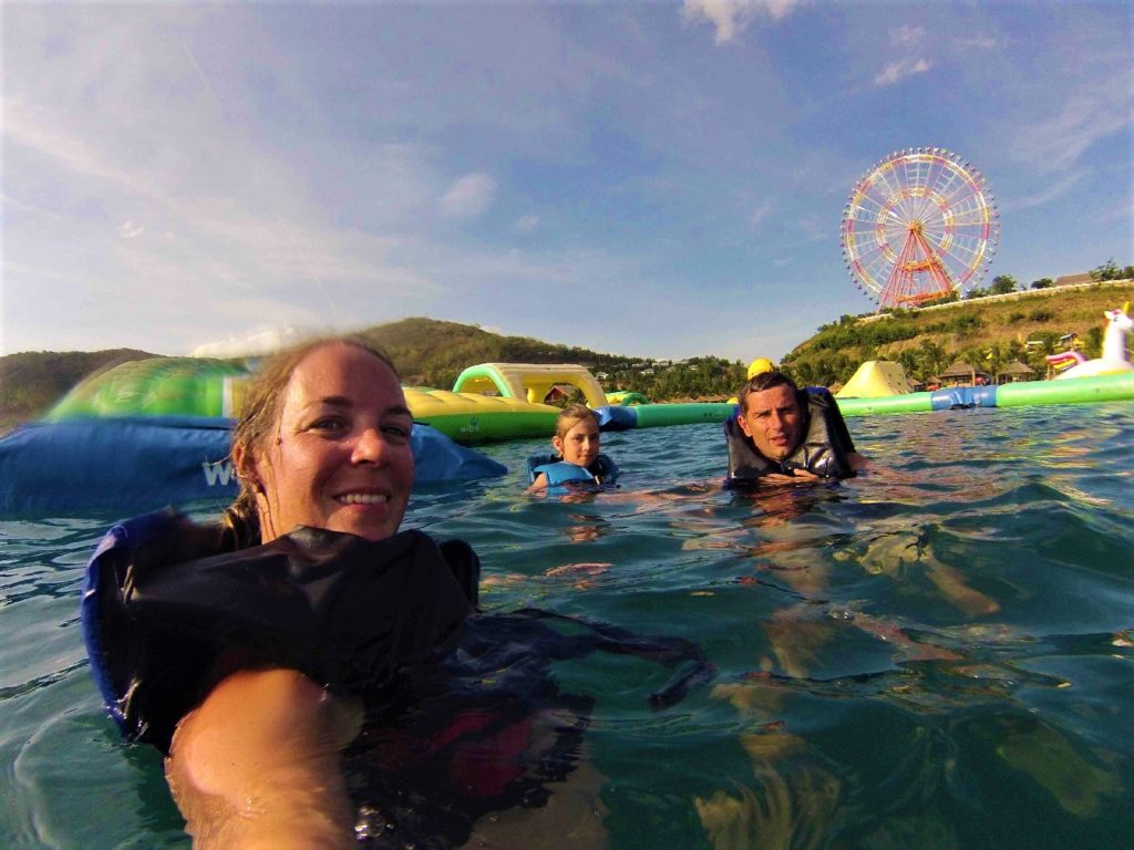 structures gonflables sur la mer vinpearl