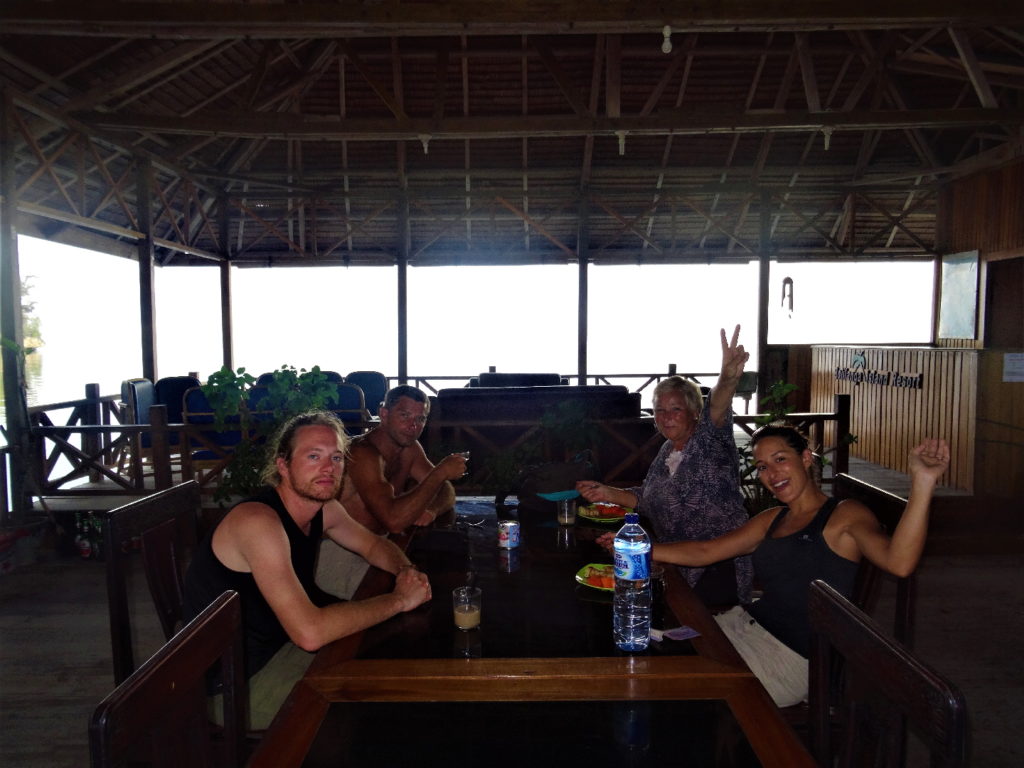 dernier petit  avec nos acolytes à Bolilanga, Togian dernier petit  avec nos acolytes à Bolilanga, Togian