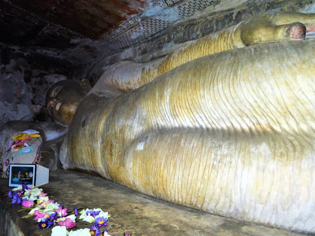 dambulla et son rock temple, intérieur, bouddha couché