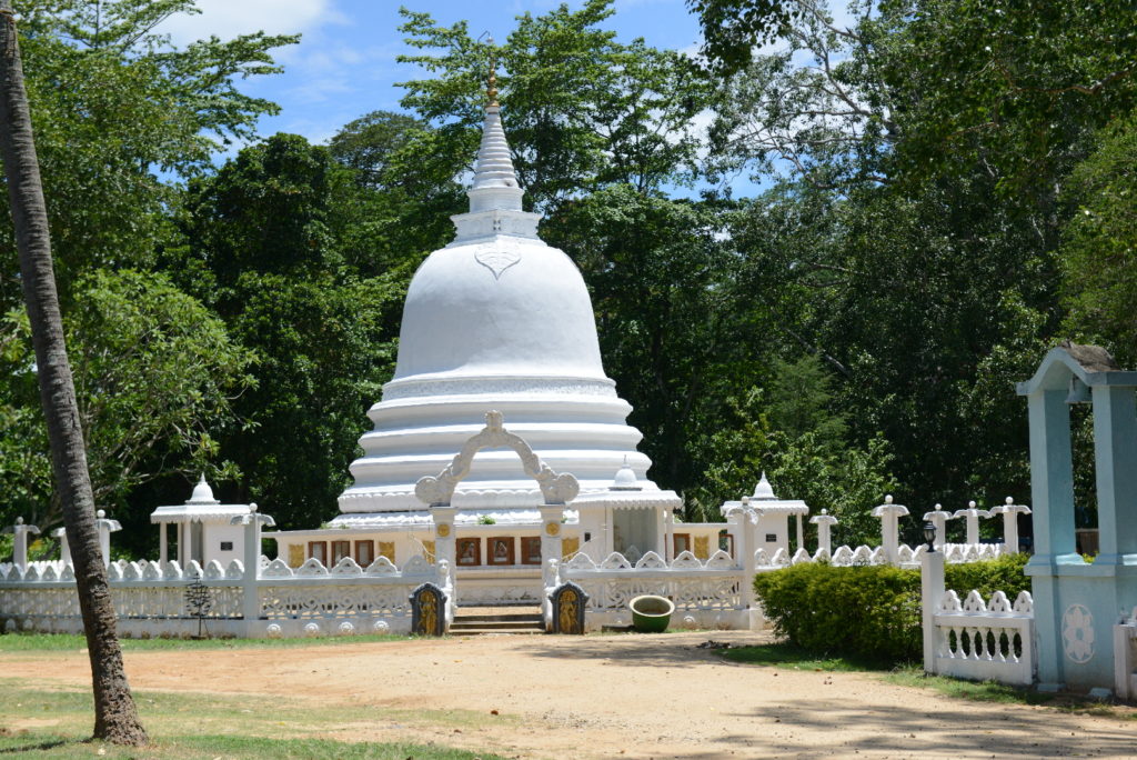 stupa entre arugam bay et ella