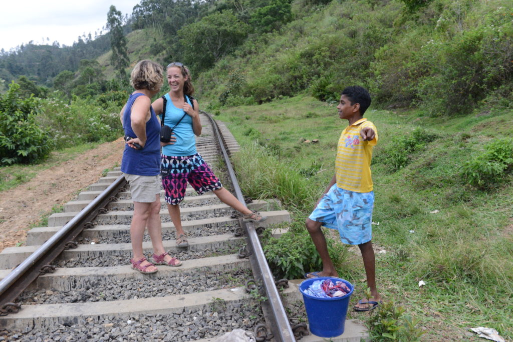 entre la gare de Ella et Nine Arc, sur les voies avec Navana
