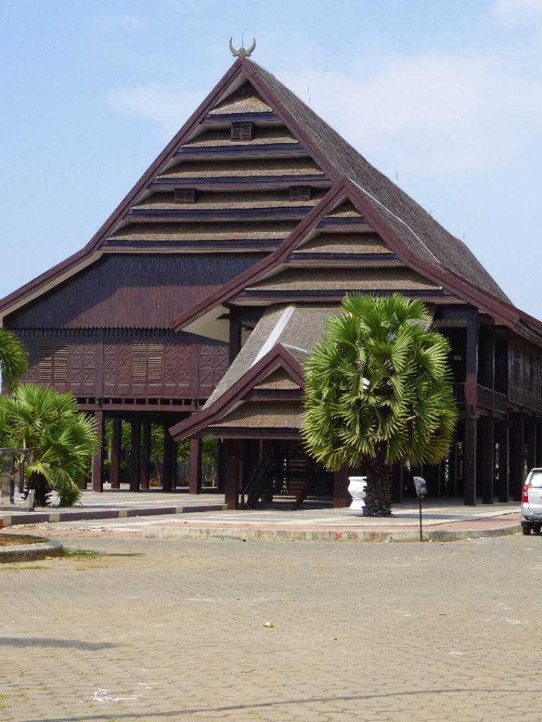 extérieur du Balla Lompeo Museum Makassar
