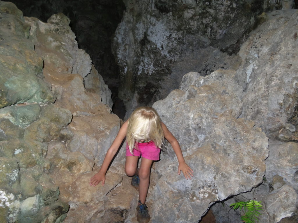 chatounette dans la grotte à ramang-ramang