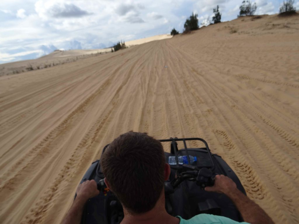 quad pour les dunes blanches de Mui Ne