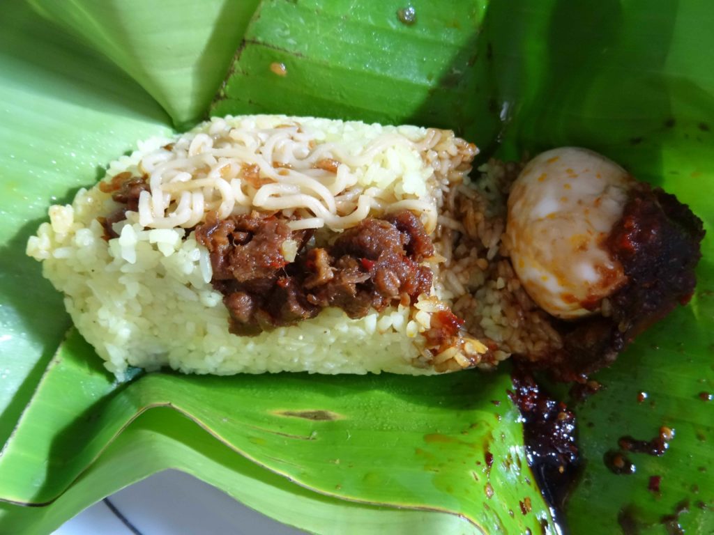 petit déjeuner traditionnel à Palu