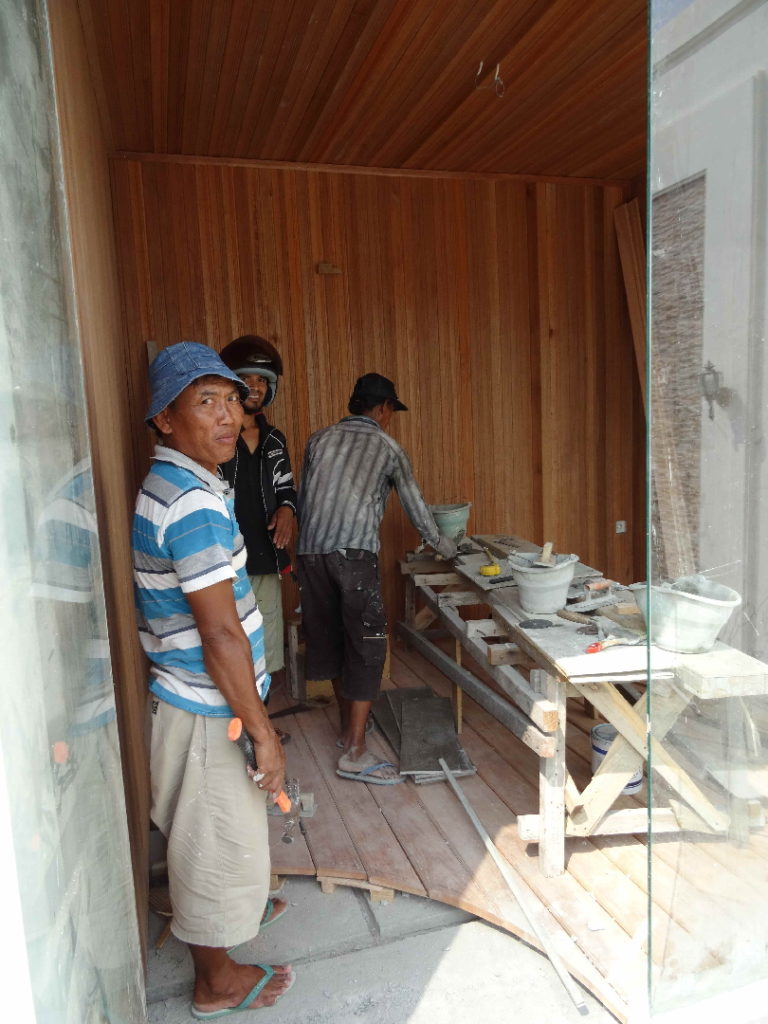 sauna en construction chez Ikbal à Palu