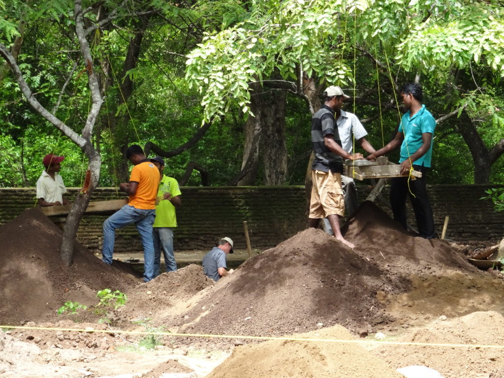 recherches archéologiques en cours à Polonnaruwa