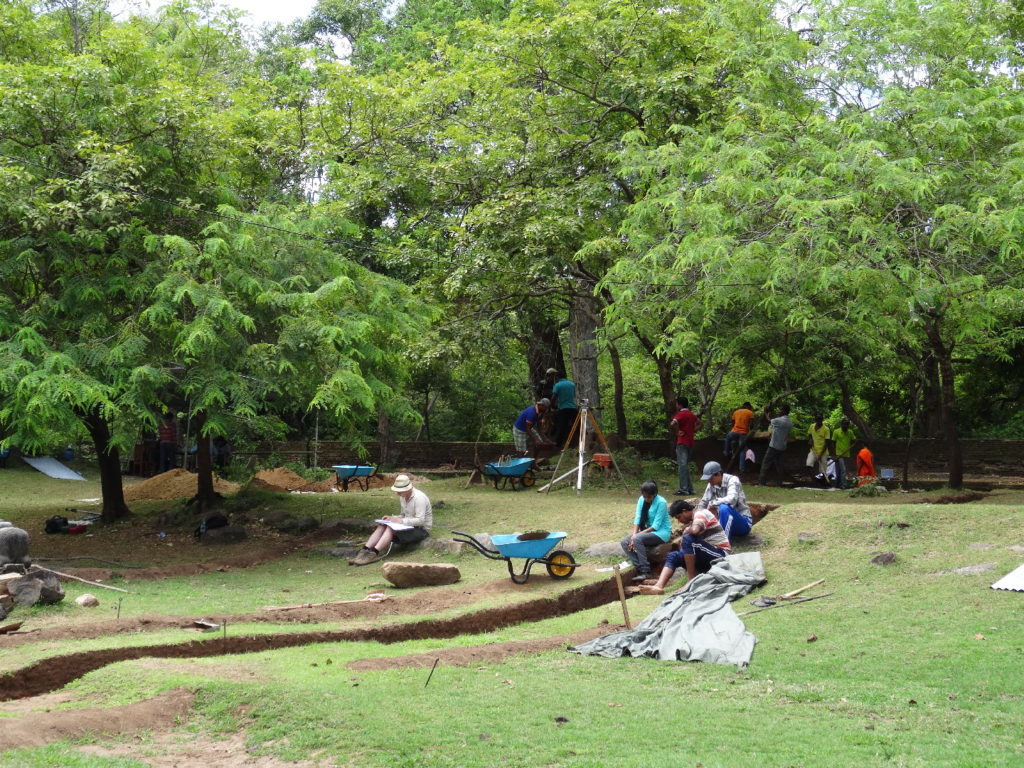 recherches archéologiques en cours à Polonnaruwa