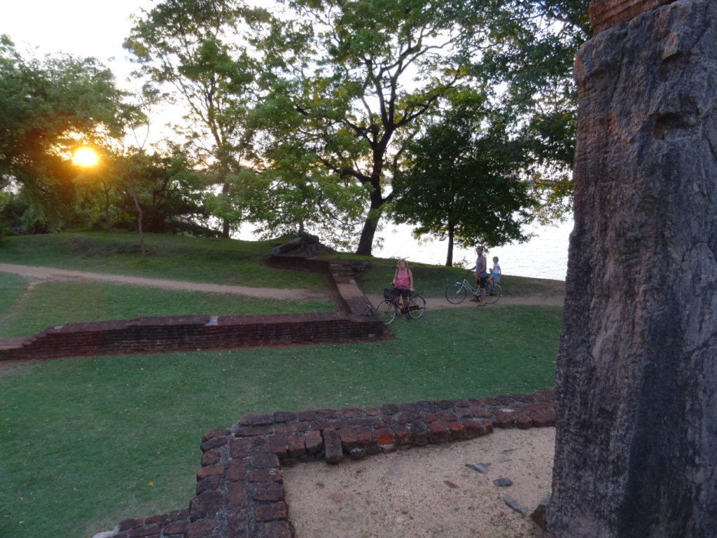 ensemble de la rest-house, polonnaruwa