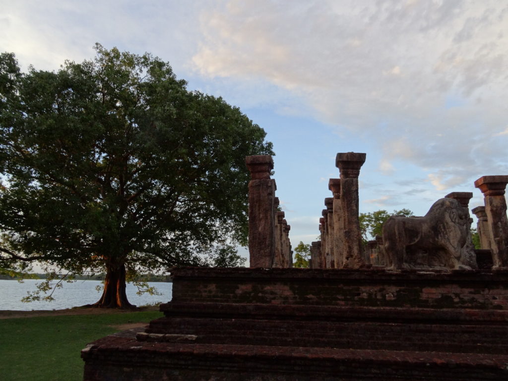 ensemble de la rest-house, polonnaruwa