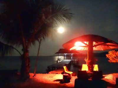Malenge, hamac, lecture, baignade, feu