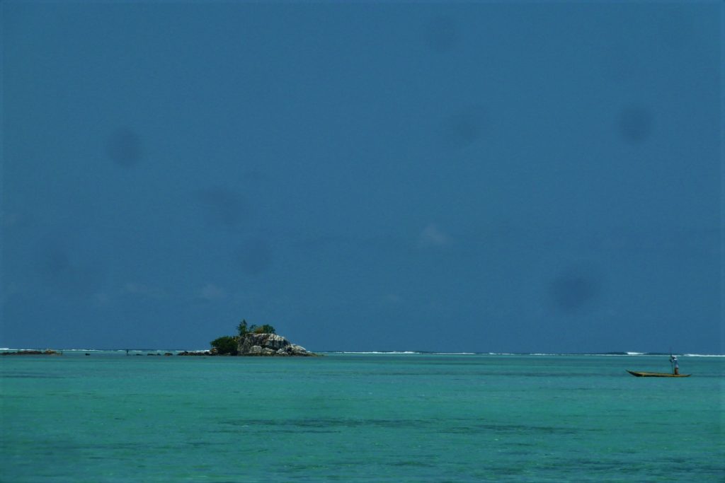 paysage mer et rocher île aux nattes