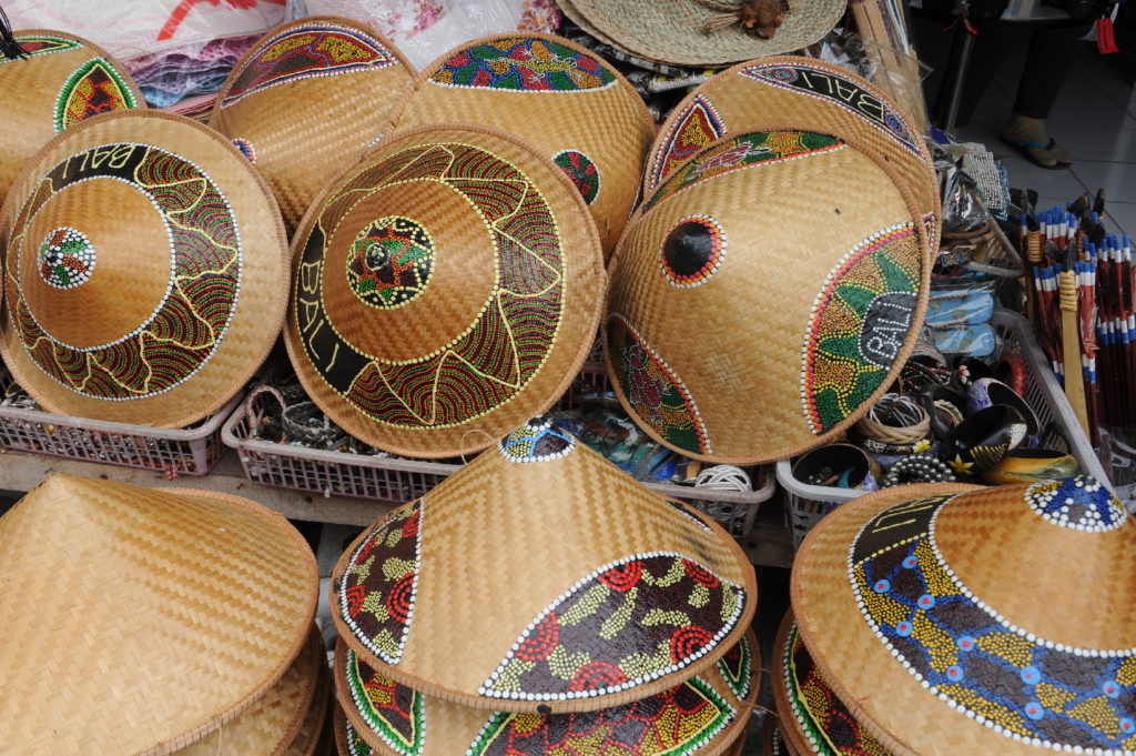chapeaux à vendre au marché de bedugul