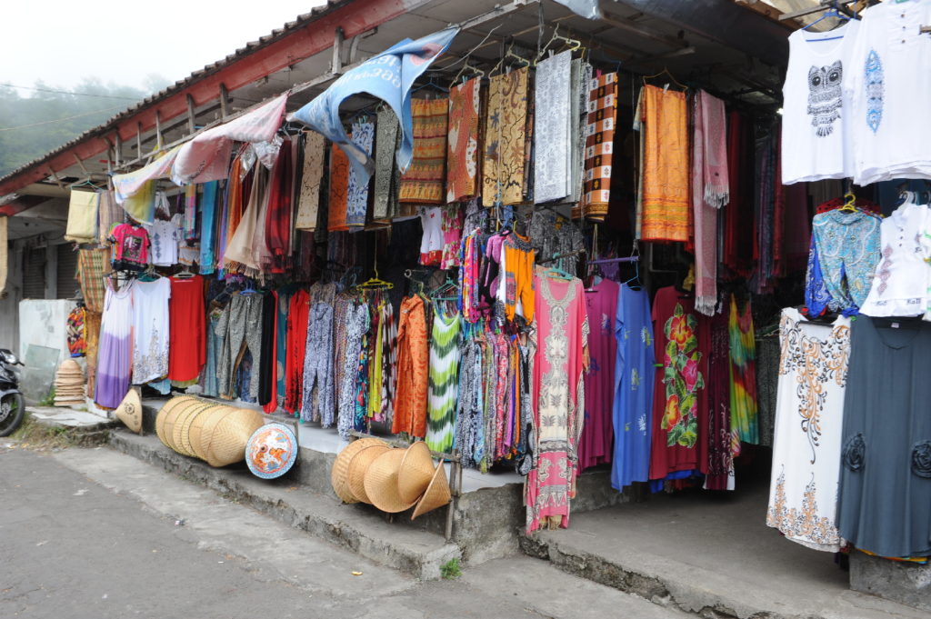 boutique de vêtements marché de bedugul