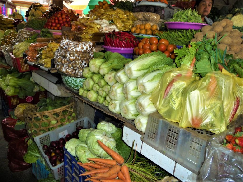 stand de fruits et légumes au marché de bedugul