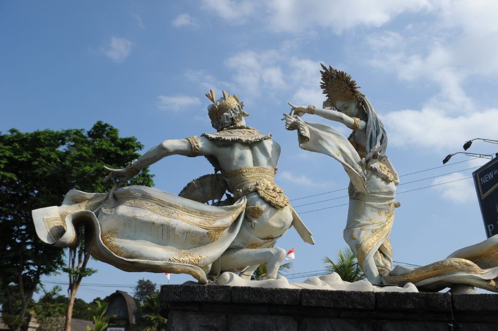 statues entre ubud et balian beach