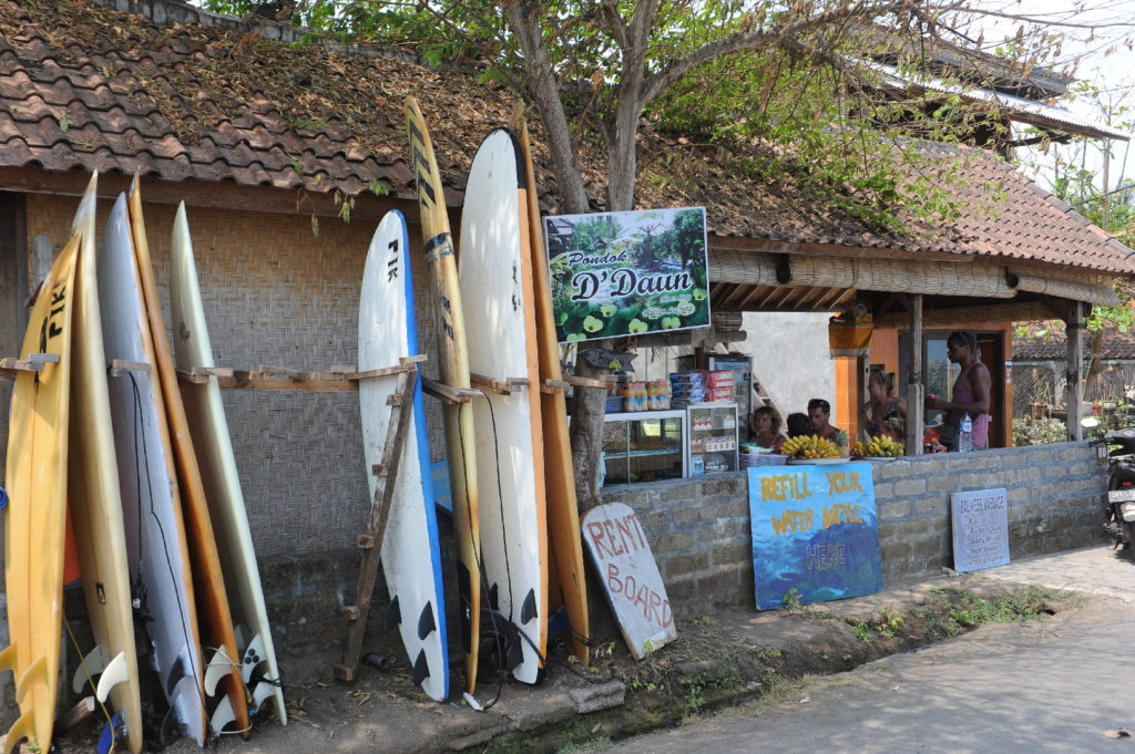 loueur de planches de surf à balian beach