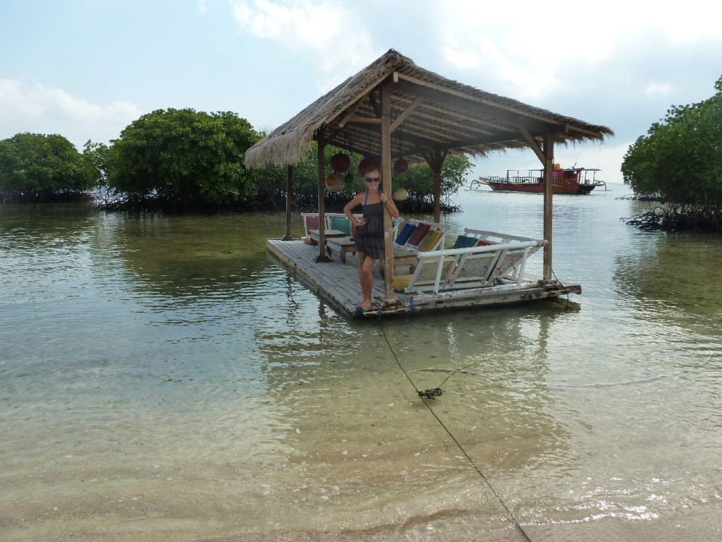 ponton salon flottant à mangrove nusa lembogan