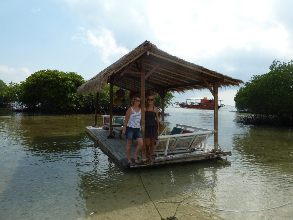 ponton salon flottant à mangrove nusa lembogan