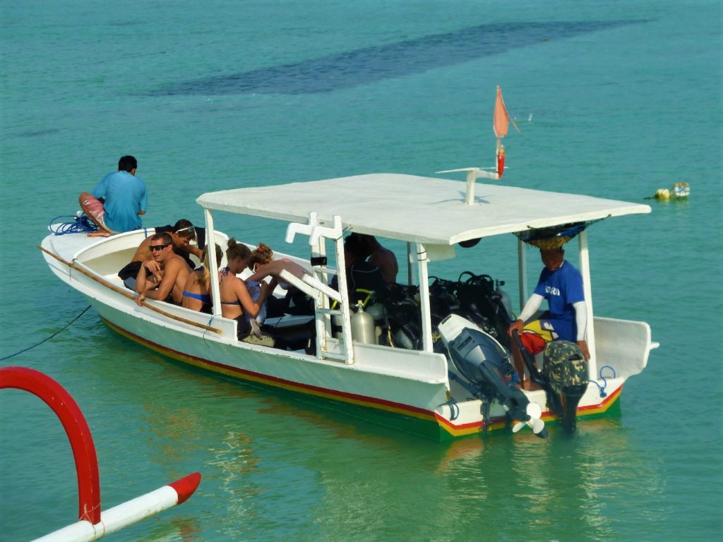 bateau de plongée à nusa lembogan