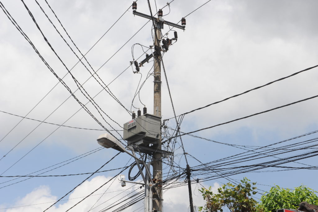 raccordements électriques dans les rues d'Ubud