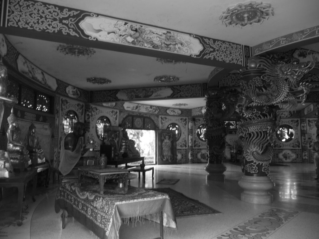intérieur d'un temple chinois à kanchanabury