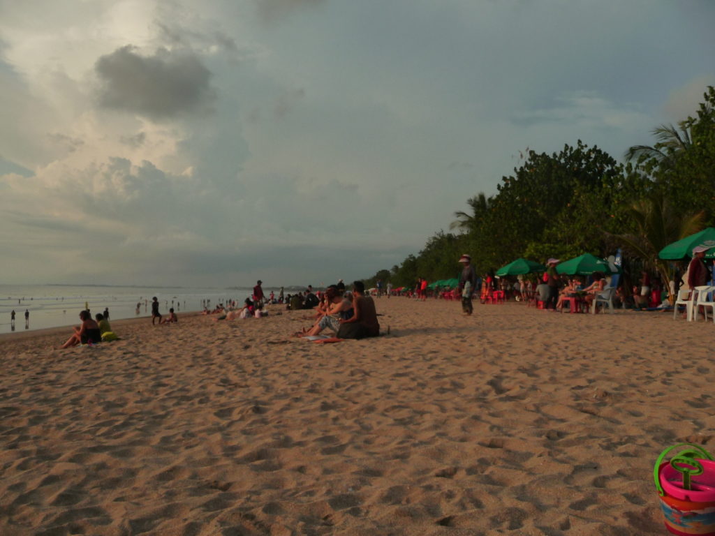 plage de Kuta Bali au coucher du soleil