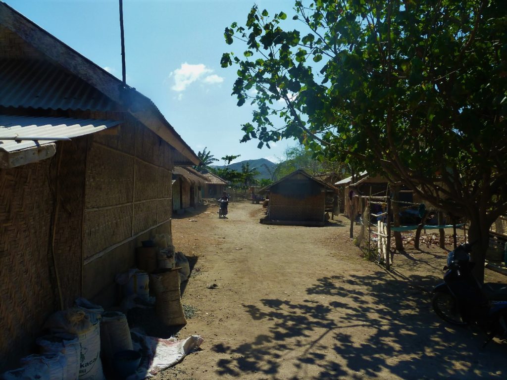 village pour arriver à tampah beach, près de kuta lombok