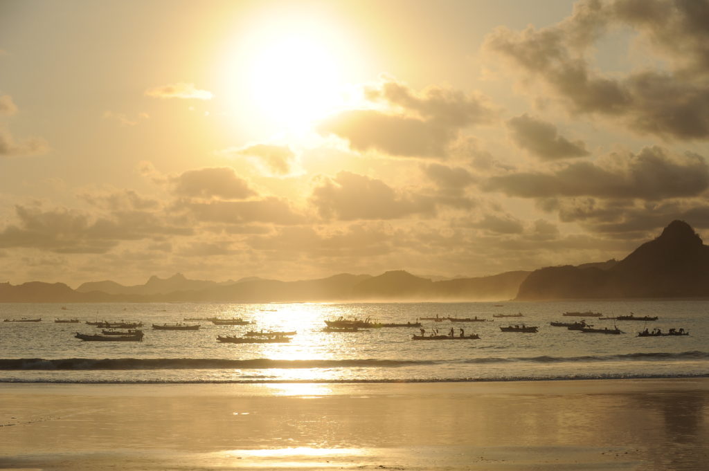 Selong Belanak, plage de rêve de Lombok, au coucher du soleil