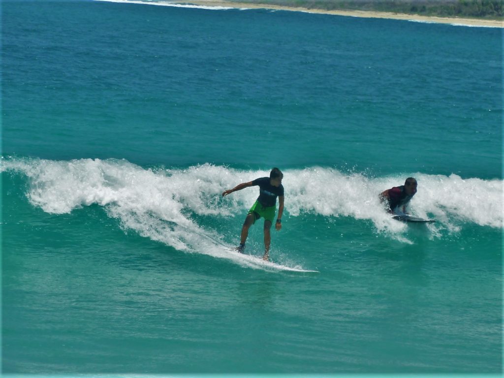 plage de Selong Belanka Beach, jérémy en train de surfer