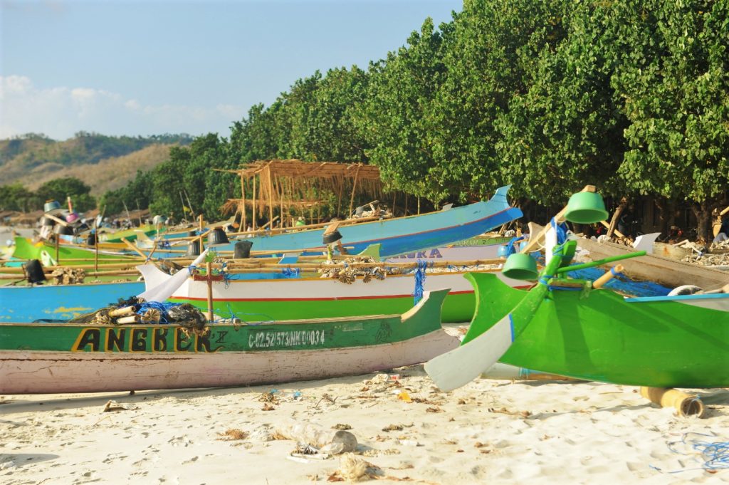 plage de Selong Belanka Beach, bateaux sur le sable