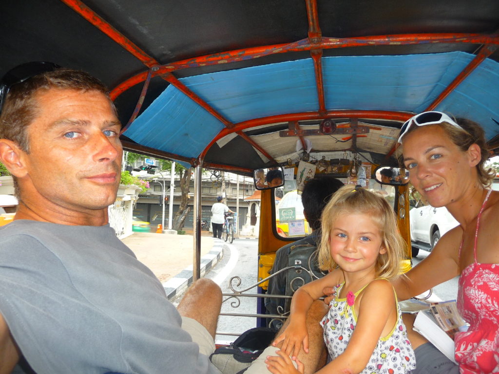 Les 3 chatons dans un tuk-tuk de Bangkok