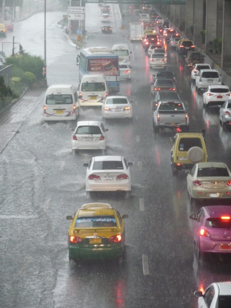 route inondée à Bangkok