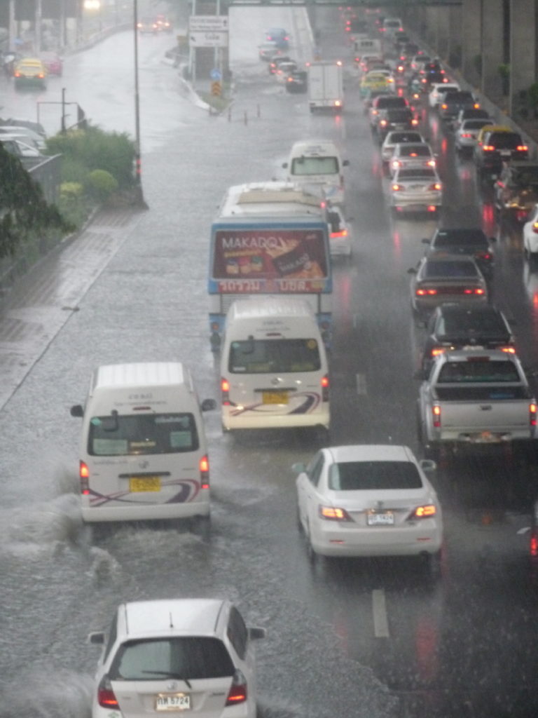 route inondée à Bangkok