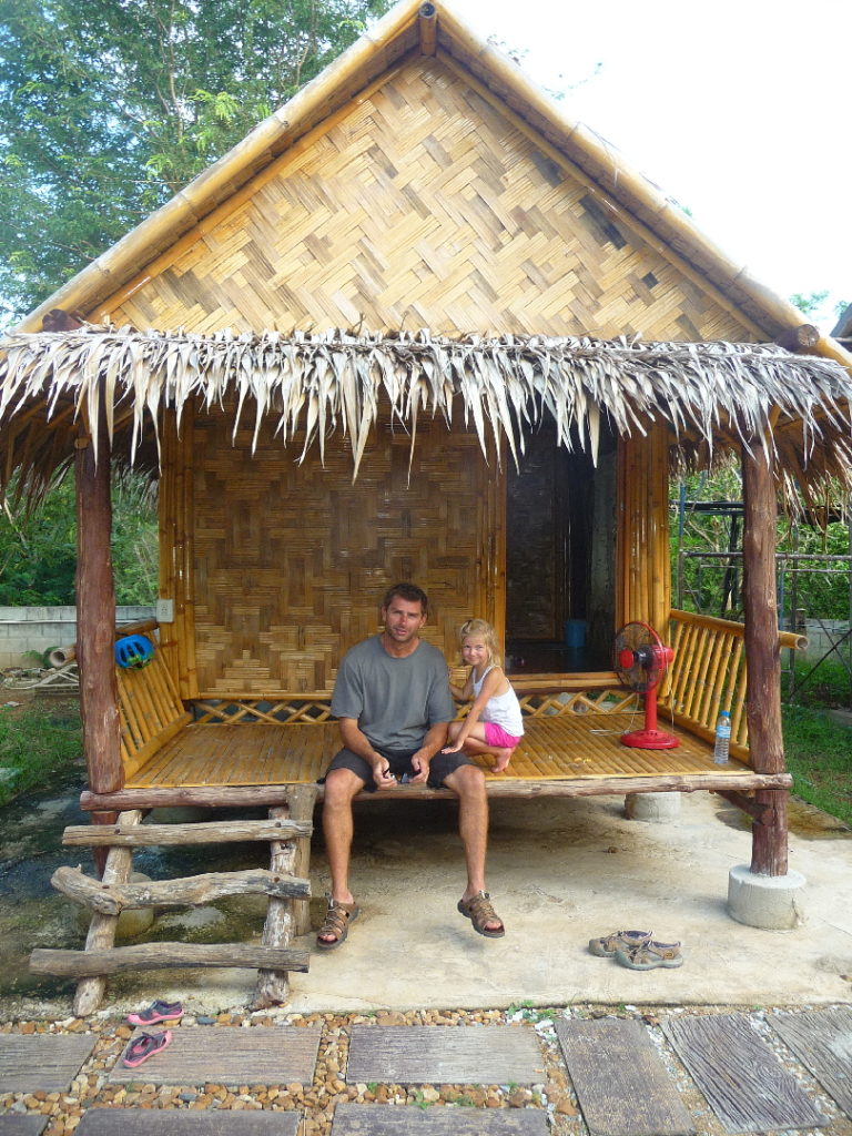 logement en bambou à 400 baths aux portes du Parc National d'Erawan, région de Kanchanaburi