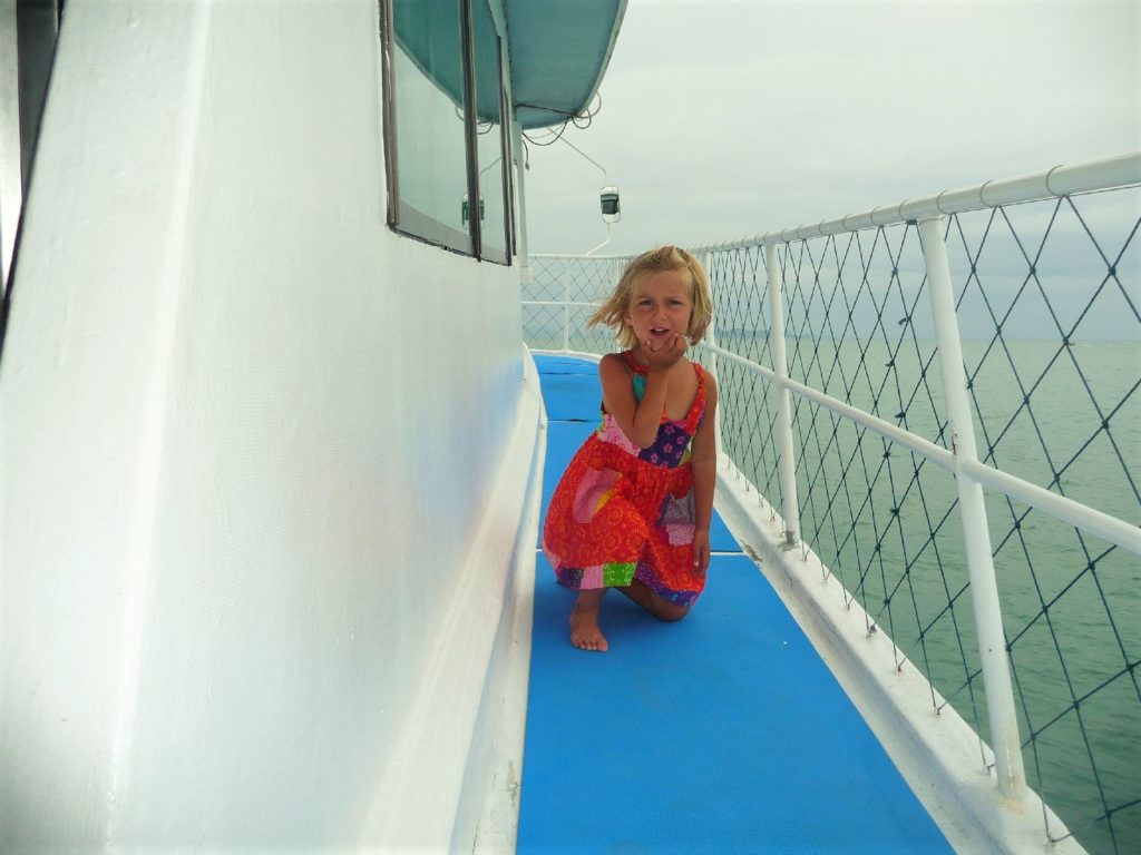 chatounette sur le bateau pour la sortie 4 islands depuis koh lanta
