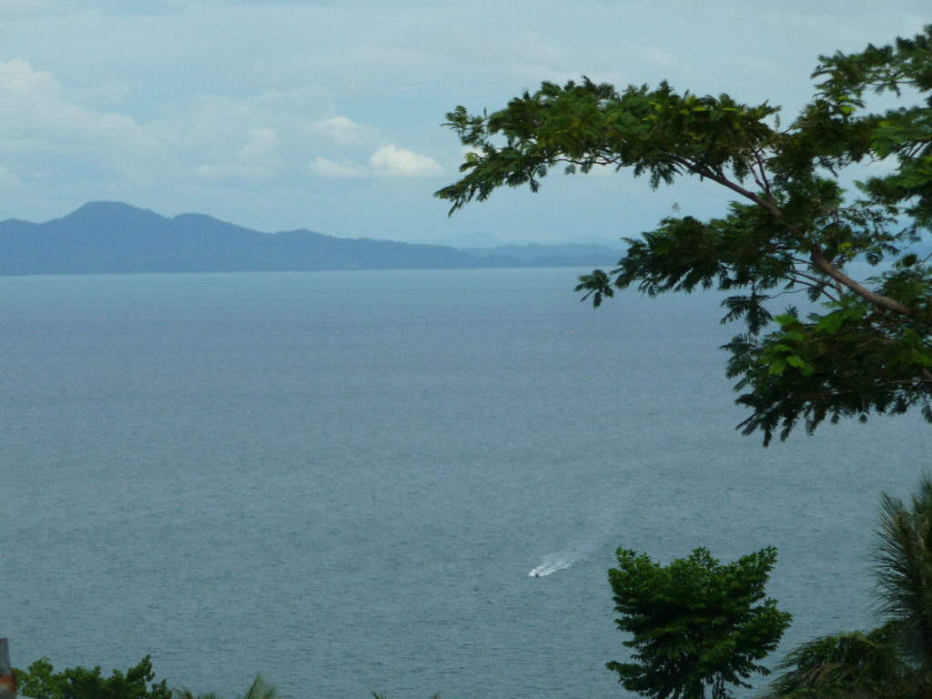 point de vue sur la mer sur le trajet pour rejoindre rantee beach à koh phi phi