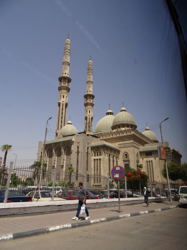 mosquée entre l'aéroport et le caire