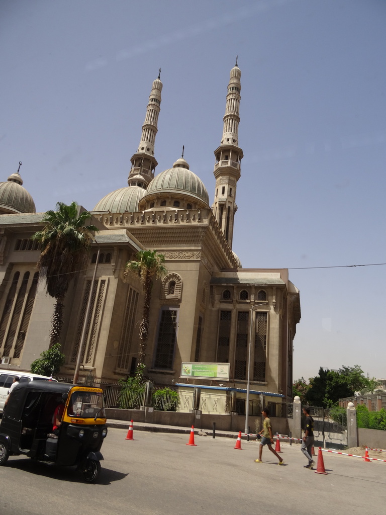 mosquée entre l'aéroport et le caire