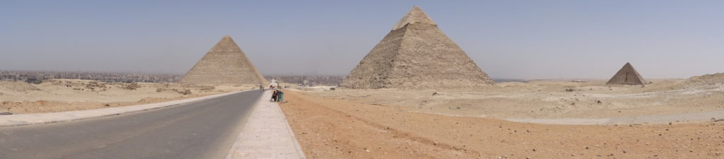 vue panoramique sur les pyramides de guizeh
