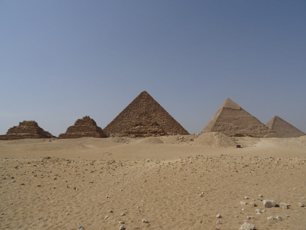 pyramides de guizeh : kheops, khephren, mykerinos et les reines