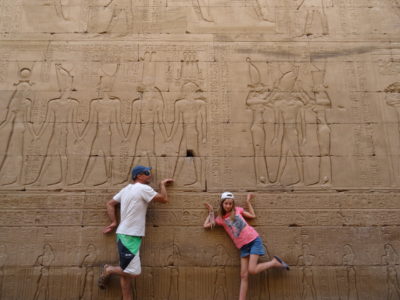 Temple d’Edfou depuis le Nil en felouque