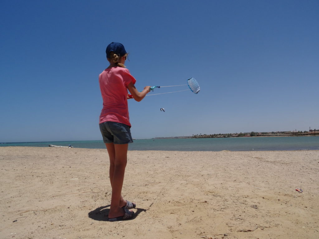 aile de traction au spot de kitesurf entre El Gouna et Hurghada sur les côtes de la Mer Rouge