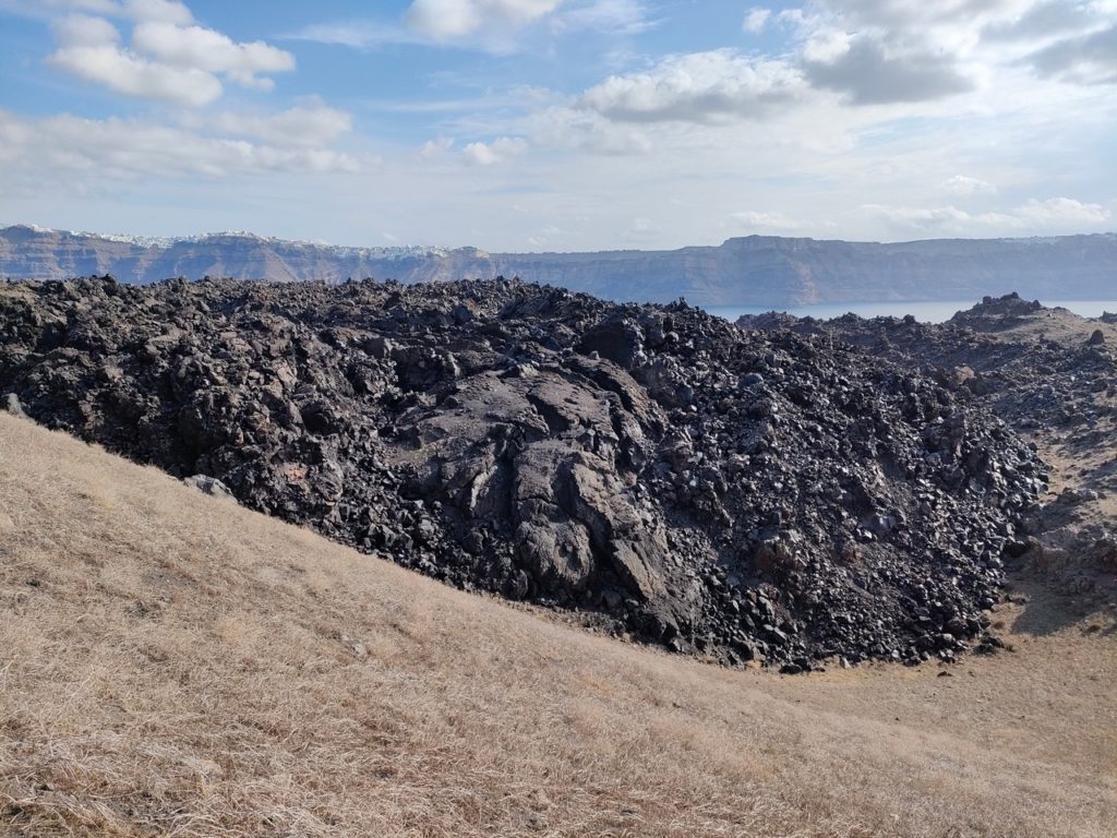 paysage du volcan Nea Kameni de santorin, caldeira