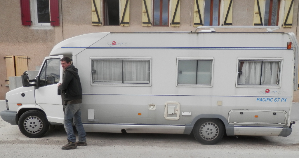 famille nomade logement camping car