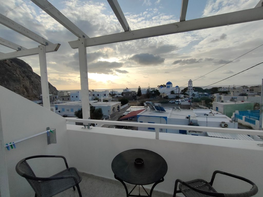 vue depuis studio letta sur l'église et la mer